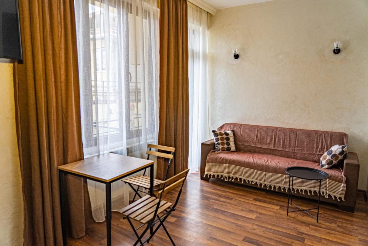 Tavdadebuli Apartment Batoemi Buitenkant foto