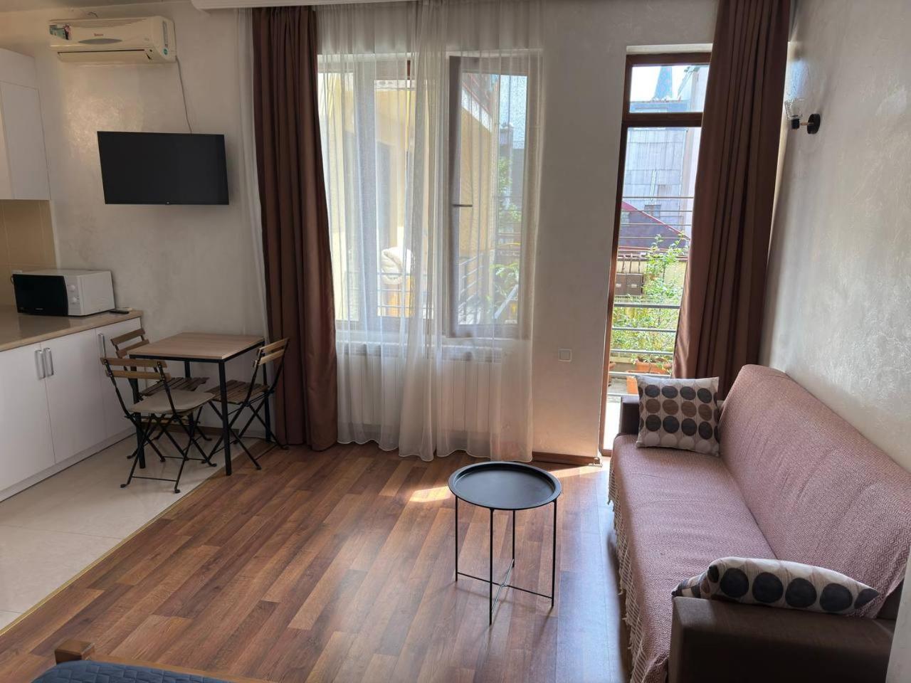 Tavdadebuli Apartment Batoemi Buitenkant foto